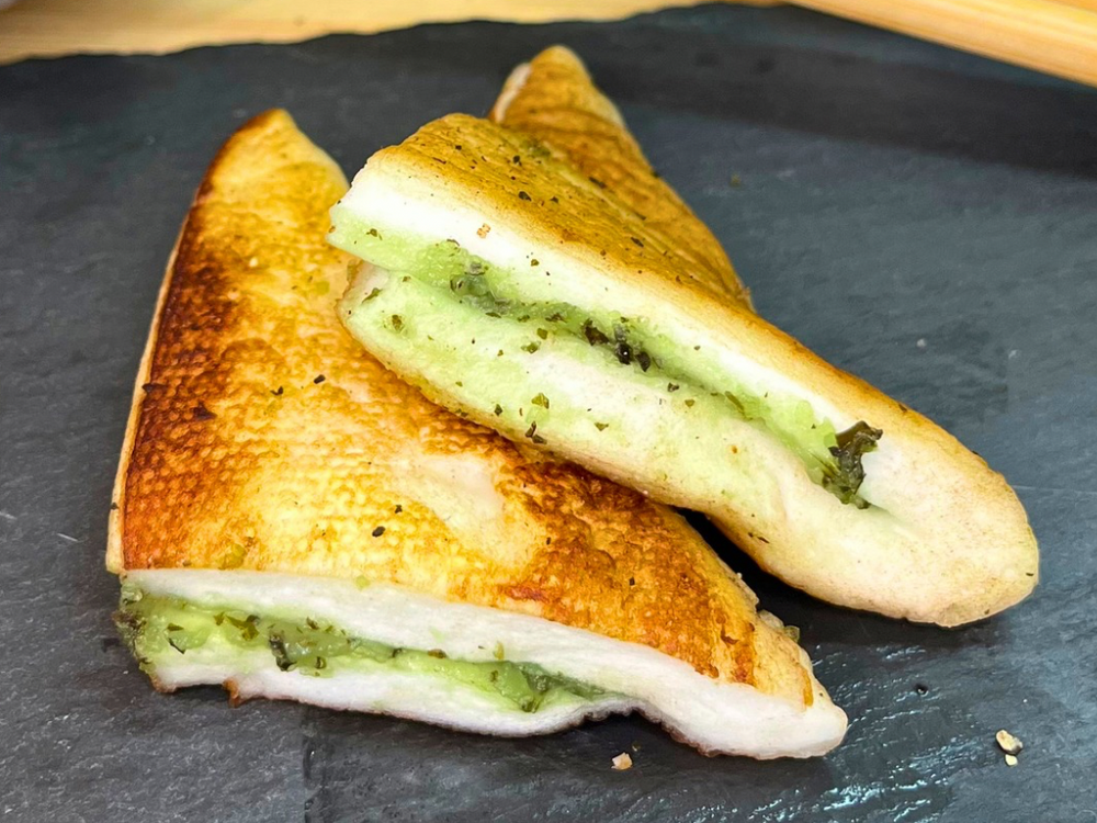 バターでこんがり「はんぺんバジルバター焼き」