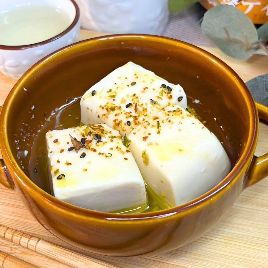 【ぷるんと、のどごし】オリーブオイルと七味の湯豆腐