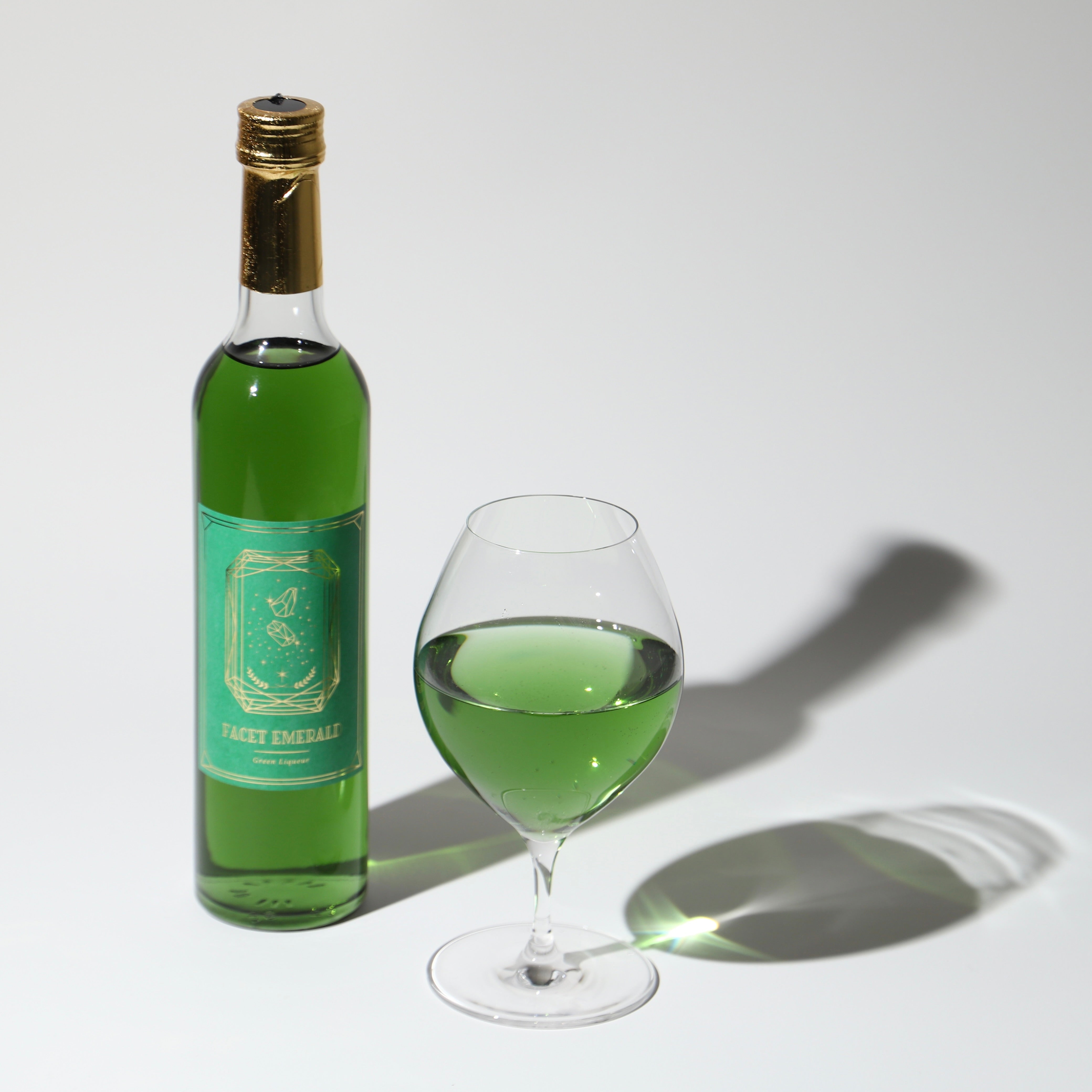 【開発秘話】5月の宝石を溶かしたような、甘酸っぱい青りんごリキュール
