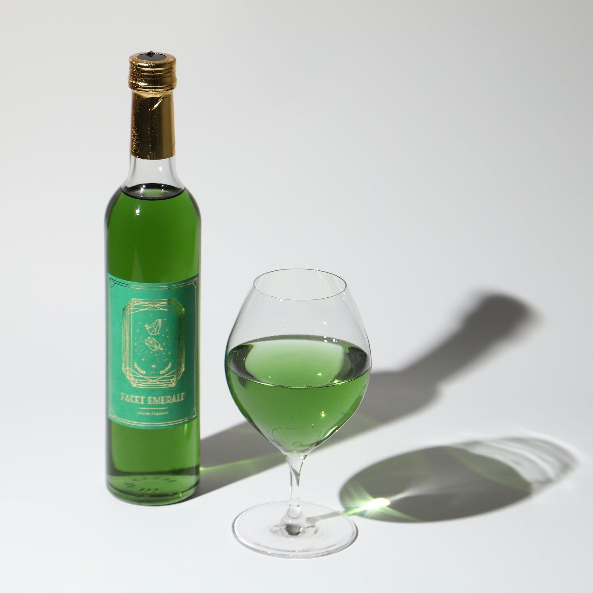 【開発秘話】5月の宝石を溶かしたような、甘酸っぱい青りんごリキュール
