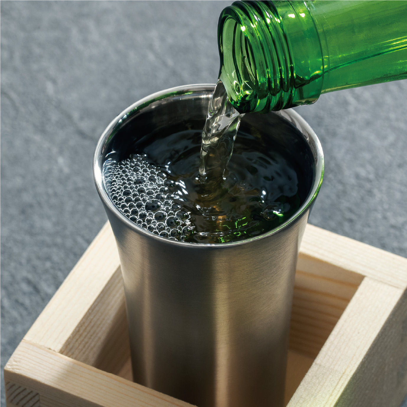 魔法瓶構造の枡付き冷酒タンブラー