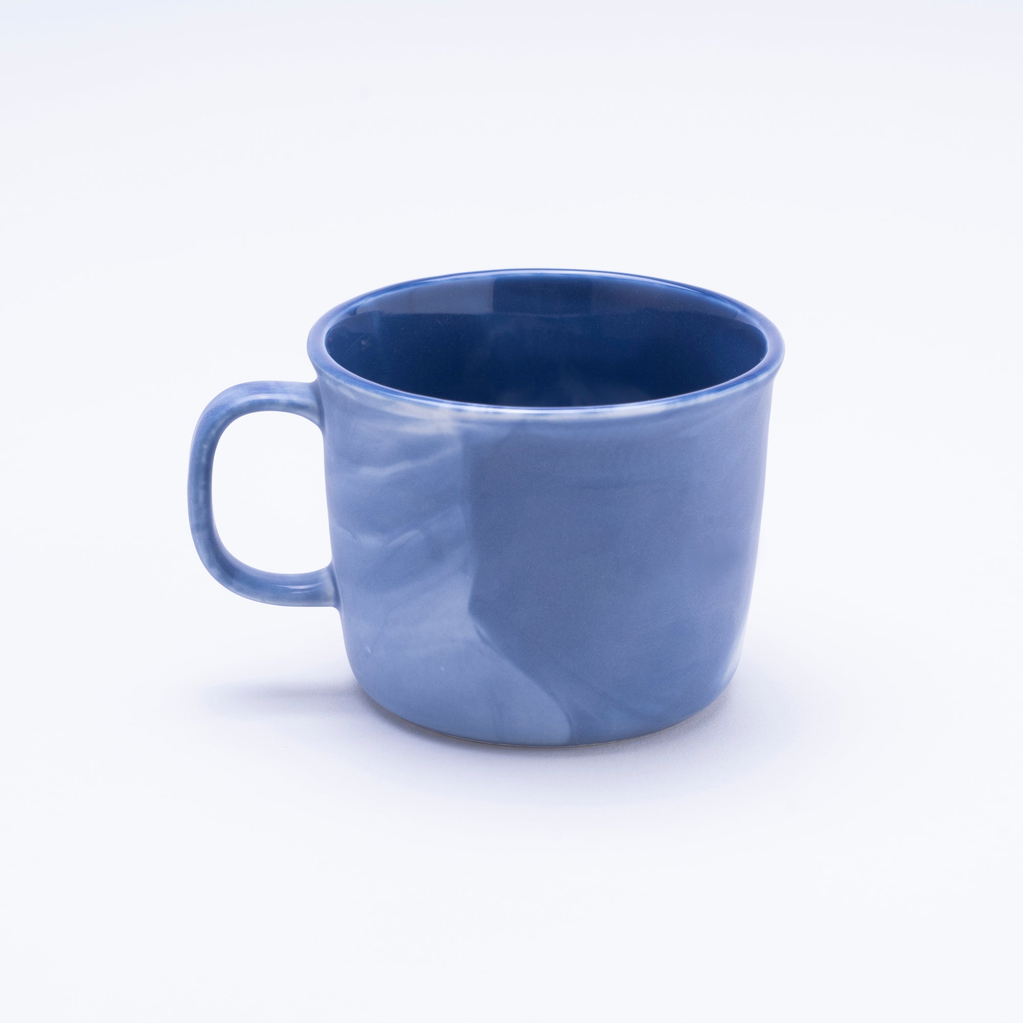 しっとりとした肌触りのマグカップ / バタフライピーラテ