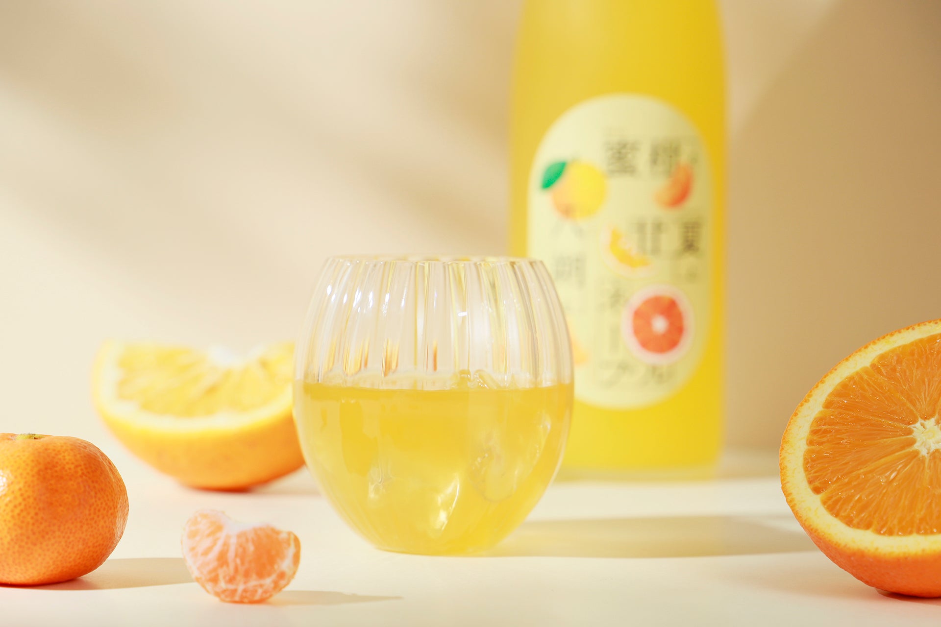 世界一統綜合柑橘酒瓶身形象照