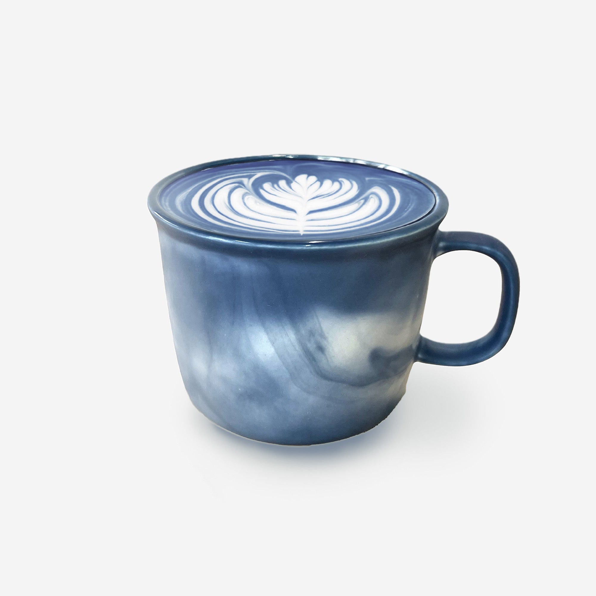 しっとりとした肌触りのマグカップ / バタフライピーラテ